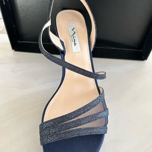 Woman’s 11W Dark Navy Dress heel 2.5 - 3 inches. Never worn. Brand new.